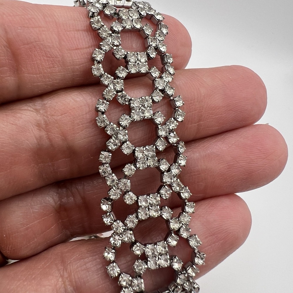 Vintage Rhinestone Tennis Bracelet Silver Tone 7.5" Box Clasp Round Clear Stones - Picture 6 of 6